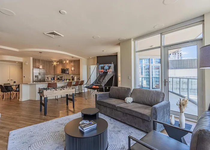 Chic Urban 1br Pool Gym Parking W&d Dt Apartment
