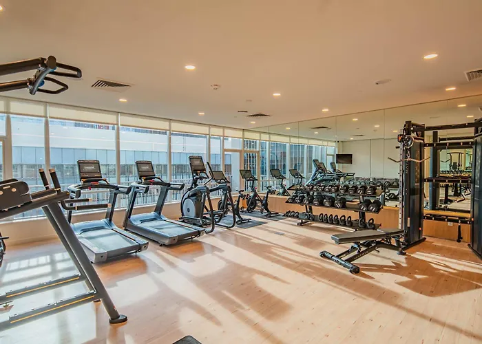 Chic Urban 1br Pool Gym Parking W&d Dt