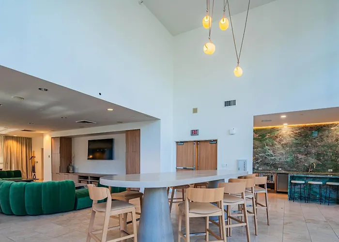 Chic Urban 1br Pool Gym Parking W&d Dt Phoenix