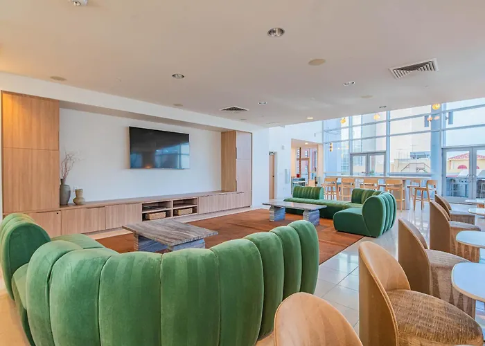 Chic Urban 1br Pool Gym Parking W&d Dt * Phoenix