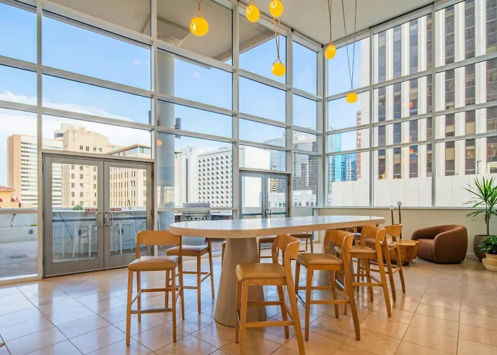 Chic Urban 1br Pool Gym Parking W&d Dt Apartment