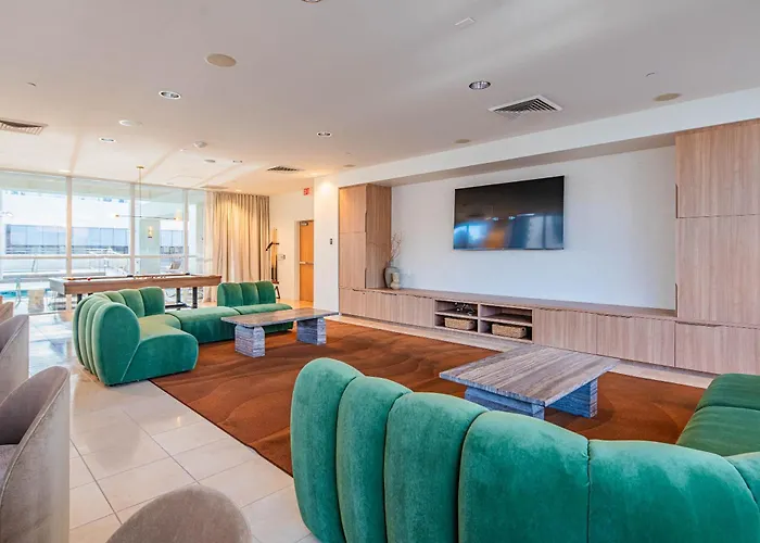 Chic Urban 1br Pool Gym Parking W&d Dt Apartment Phoenix
