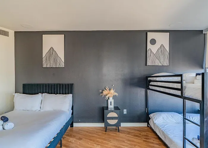 Chic Urban 1br Pool Gym Parking W&d Dt Apartment