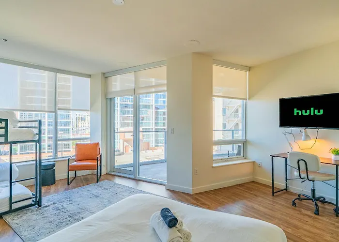 Chic Urban 1br Pool Gym Parking W&d Dt *